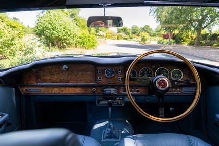 Aston Martin Lagonda Rapide Sports Saloon Manual 17