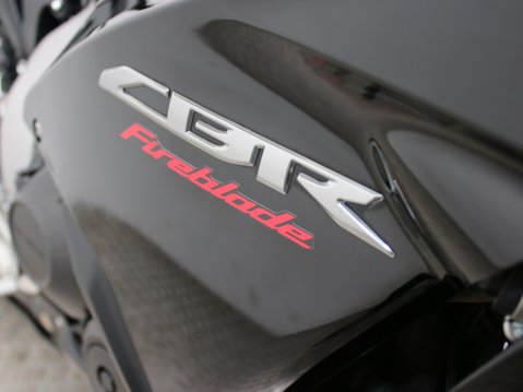 Honda CBR1000RR Fireblade CBR 1000 RA-G Fireblade 18