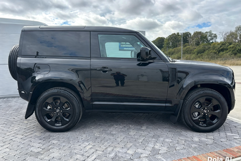 Land Rover Defender 90 D300 Hard Top X-Dynamic HSE 7
