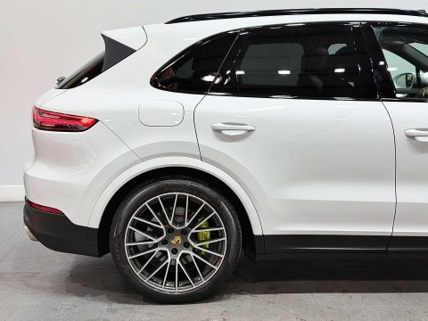 Porsche Cayenne 3.0 V6 E-Hybrid 14kWh SUV 5dr Petrol Plug-in Hybrid TiptronicS 4WD Euro 6 ( 14