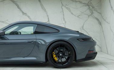 Porsche 911 GT3 TOURING (992) 38
