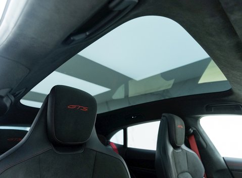 Porsche Taycan GTS Sport Turismo 12