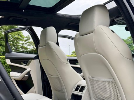 Jaguar F-Pace R-DYNAMIC HSE BLACK 90TH ANNIVERSARY EDITION 38