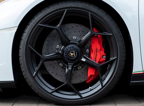 Lamborghini Huracan Spyder LP640-4 Performante 12