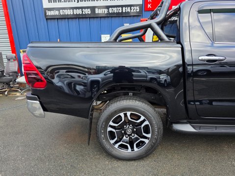 Toyota Hilux INVINCIBLE 4WD D-4D DCB Auto 9