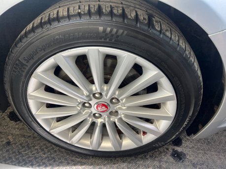 Jaguar XF D LUXURY 24