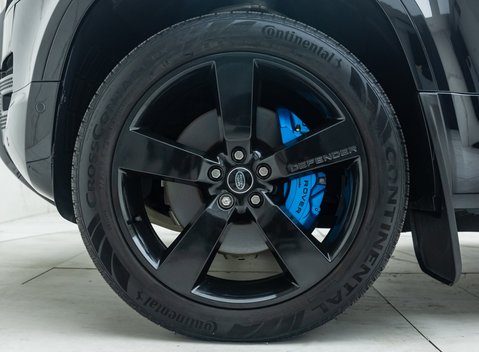 Land Rover Defender 110 V8 Bond Edition 35