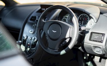 Aston Martin V12 Vantage S 11