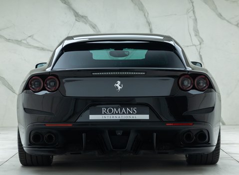 Ferrari GTC4 Lusso V12 8