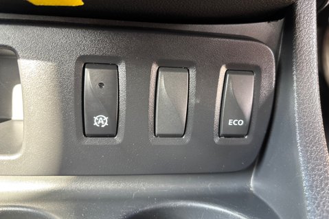 Dacia Duster LAUREATE DCI…AUTOMATIC .1 PREVIOUS OWNER..7 SERVICES..SAT NAV..LEATHER.. 13