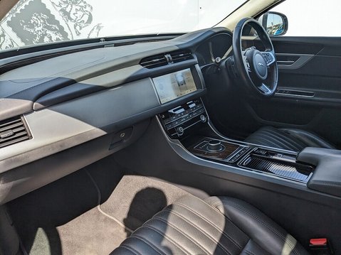 Jaguar XF PORTFOLIO 18