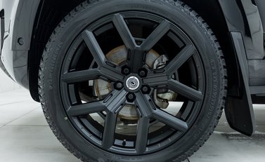 Land Rover Defender 90 D250 X-Dynamic SE URBAN 26