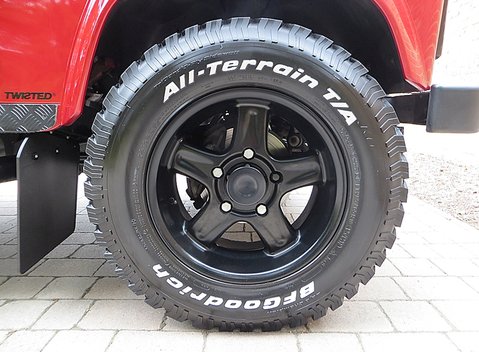 Land Rover Defender 90 XS 12