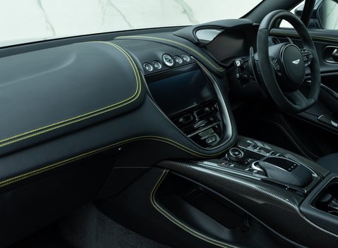 Aston Martin DBX 707 22