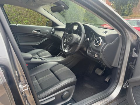 Mercedes-Benz GLA Class GLA 180 URBAN EDITION 6
