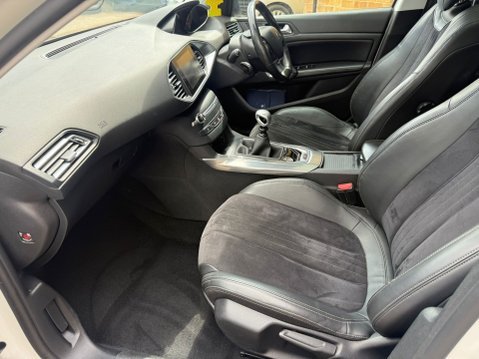 Peugeot 308 1.6 THP Feline Hatchback 5dr Petrol Manual 30