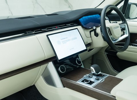 Land Rover Range Rover D350 SE 18