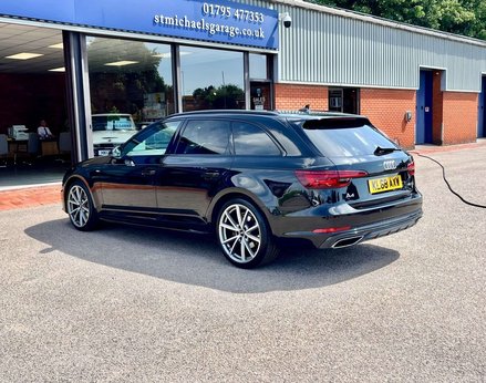Audi A4 2.0 A4 Black Edition 40 TDI Semi-Auto 5dr 9