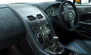 Aston Martin Vantage GT8 13