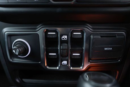 Jeep Wrangler 2.0 Wrangler Overland Unlimited Edition Auto 4WD 4dr 25