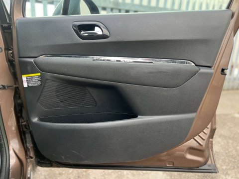 Peugeot 3008 1.6 3008 Active HDi 5dr 43