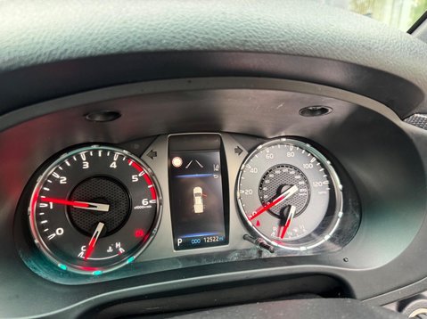 Toyota Hilux GR SPORT 4WD D-4D DCB 19