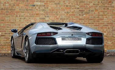 Lamborghini Aventador LP 700-4 Roadster 18