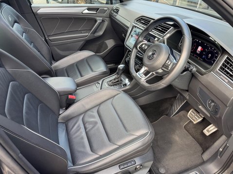 Volkswagen Tiguan R-LINE TECH TSI 4MOTION DSG 24