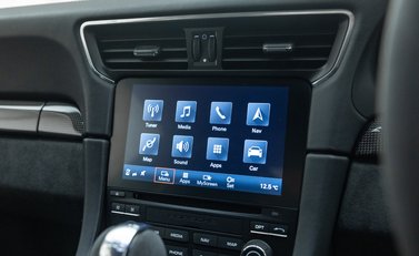 Porsche 911 GT2 RS Weissach (991) 26