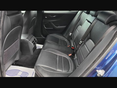 Jaguar XE R-DYNAMIC BLACK MHEV 15