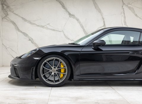 Porsche Cayman GT4 (718) 47