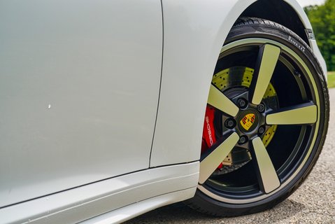 Porsche 911 CARRERA 4S 6