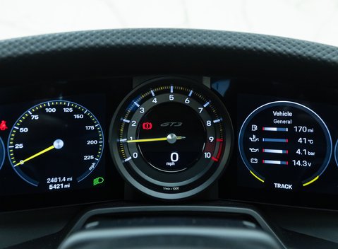 Porsche 911 GT3 TOURING (992) 19