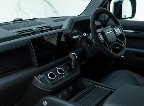 Land Rover Defender 90 V8 Carpathian Edition URBAN 15