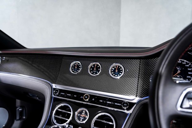 Bentley Continental GTC V8. MULLINER SPEC. DYNAMIC RIDE. ROTATING DISPLAY. CARBON INTERIOR. 4
