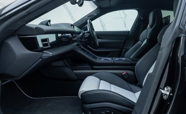 Porsche Taycan TURBO S CROSS TURISMO 16