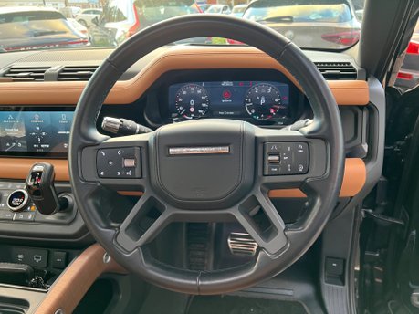 Land Rover Defender X MHEV 39