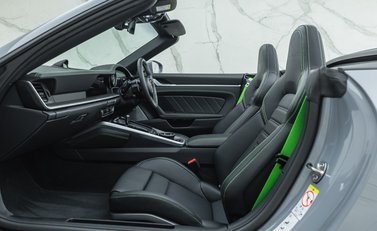 Porsche 911 Turbo S CABRIOLET (992) 14