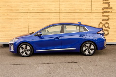 Hyundai IONIQ FIRST EDITION MHEV 9
