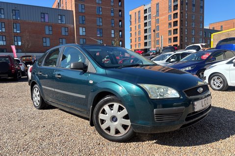 Ford Focus LX 16V.. CREAM UPHOLSTERY.. IDEAL FAMILY CAR.. NEW MOT 1
