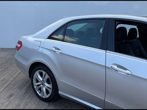 Mercedes-Benz E Class 2.1 E220 BlueEfficiency AvantGarde CDi Auto 4dr 8