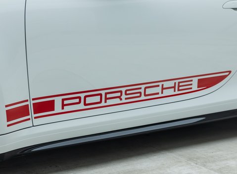 Porsche 911 Carrera 4 GTS (992) 39