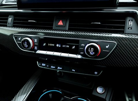 Audi RS4 Avant Carbon Black 19