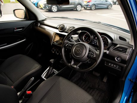 Suzuki Swift SZ5 DUALJET MHEV