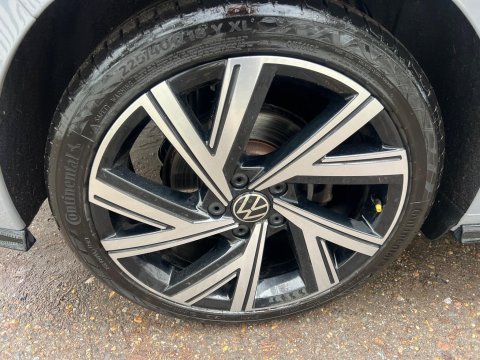 Volkswagen Golf R-LINE TDI DSG 25