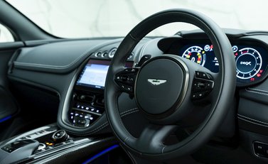 Aston Martin DBX 707 9