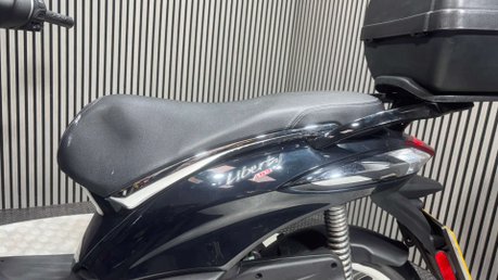 Piaggio Liberty 2021 1 OWNER ONLY 1200 MILES TOP BOX 125CC SCOOTER BIKE 18