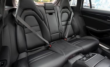 Porsche Panamera Turbo Sport Turismo 14