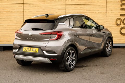 Renault Captur TECHNO E-TECH 2