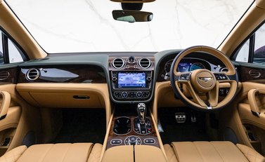 Bentley Bentayga W12 Mulliner 17